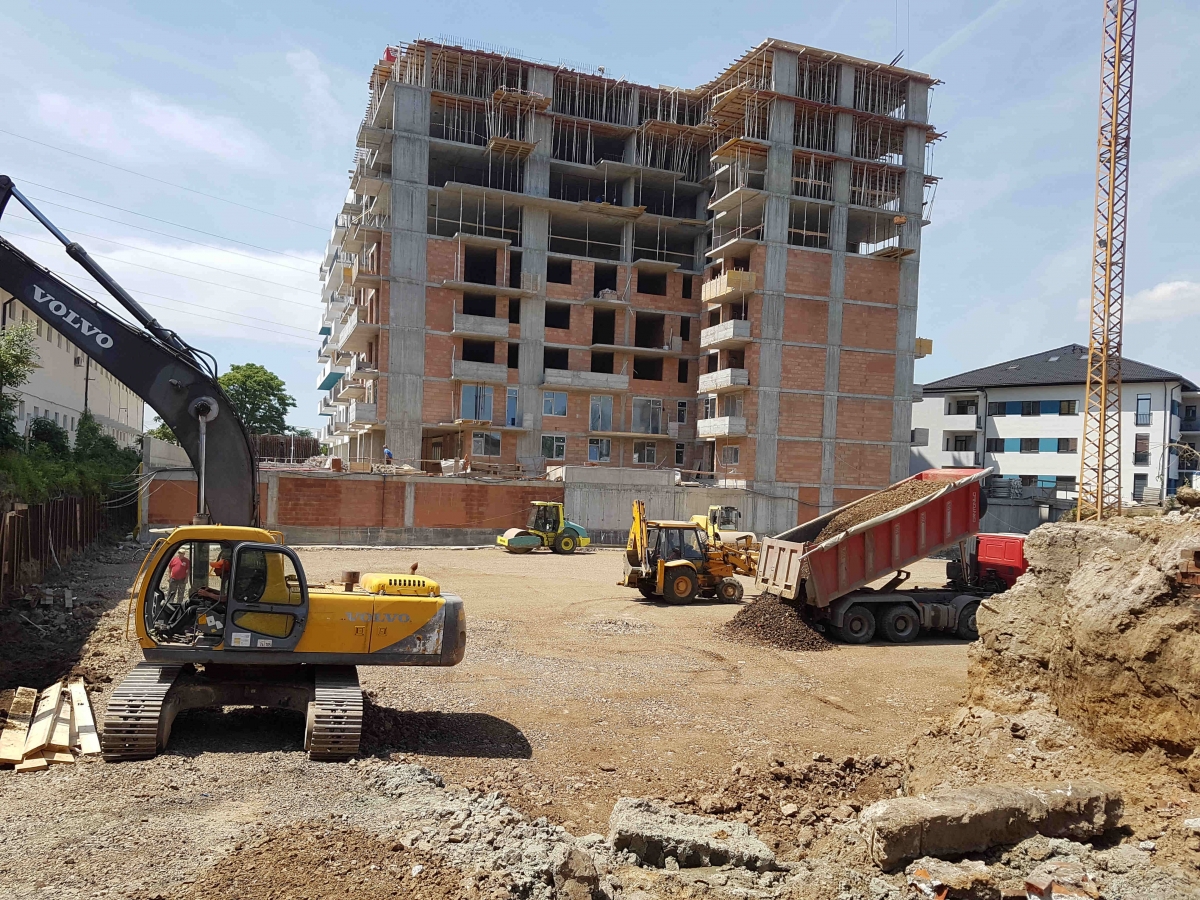 Servicii terasamente, excavaţii, demolări