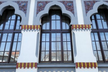 Tâmplărie din lemn stratificat